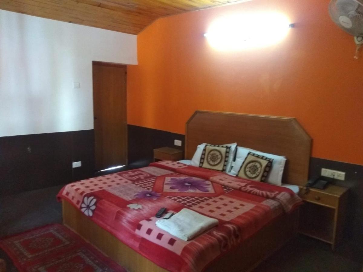 Hotel Hilltop Manāli Esterno foto